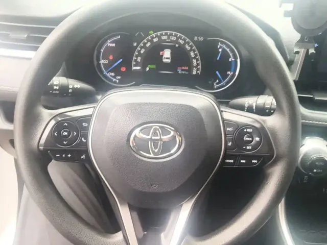Toyota RAV4 — Фото автомобиля 10
