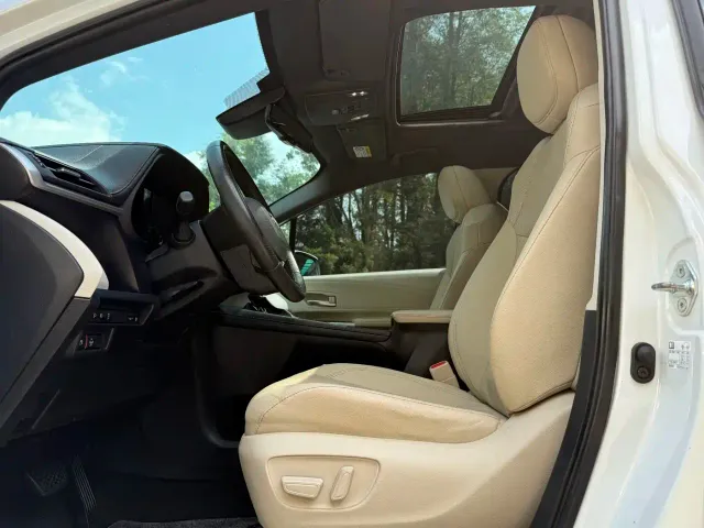 Toyota Sienna — Фото автомобиля 8