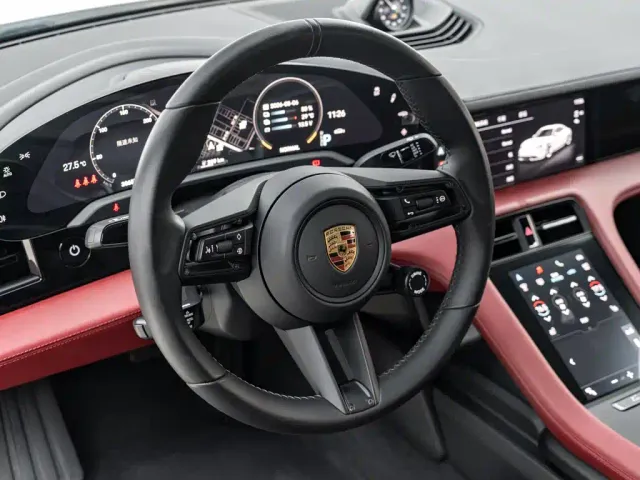 Porsche Taycan — Фото автомобиля 11