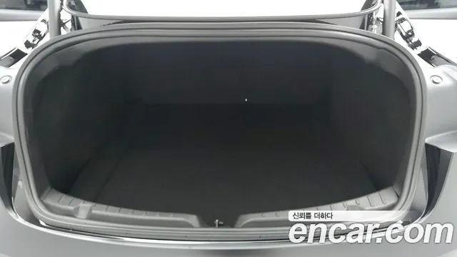 Tesla Model 3 — Фото автомобиля 9