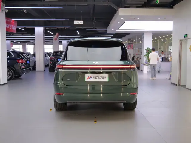 Li Auto L9 — Фото автомобиля 6