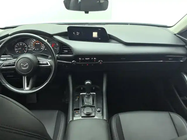 Mazda Axela — Фото автомобиля 12