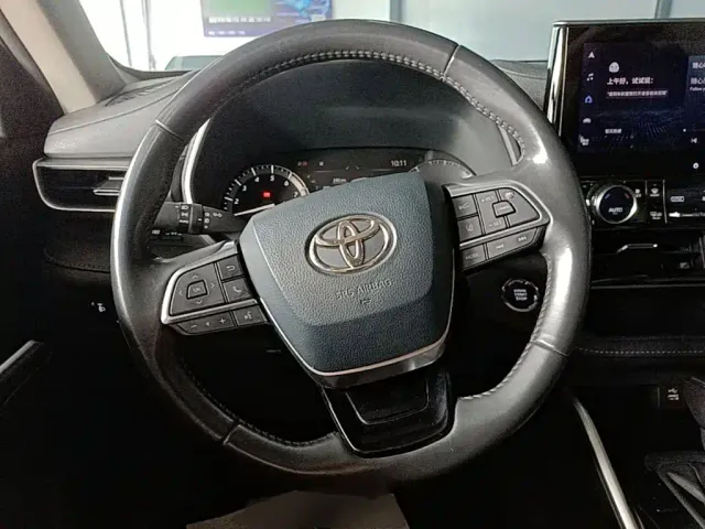 Toyota Highlander — Фото автомобиля 10