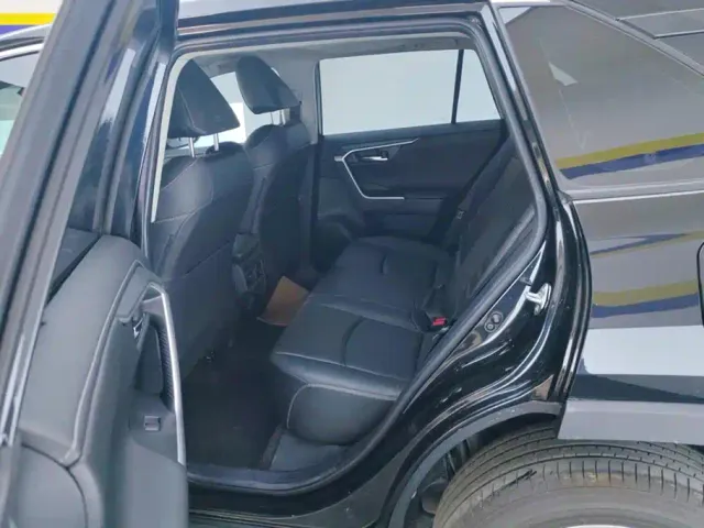 Toyota RAV4 — Фото автомобиля 11