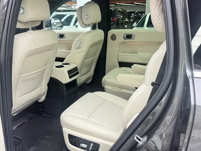 Li Auto L8 — Фото автомобиля 9