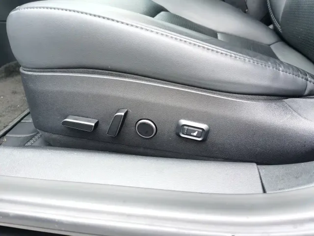 Tesla Model 3 — Фото автомобиля 6