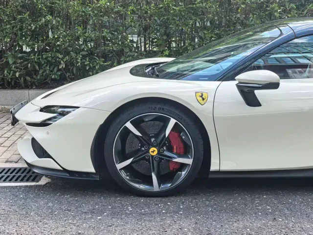 Ferrari SF90 — Фото автомобиля 3