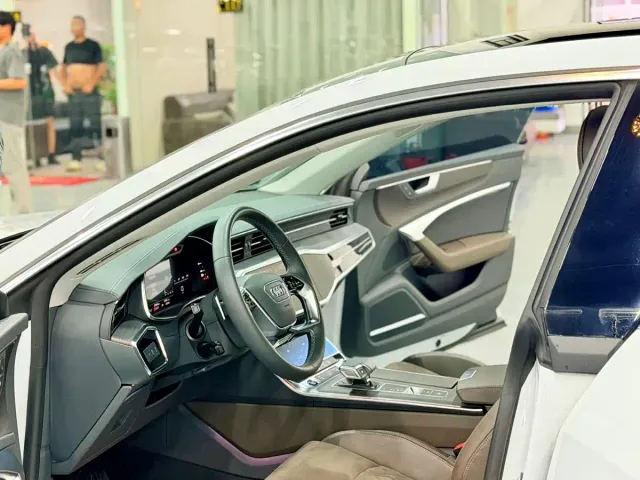 Audi A7L — Фото автомобиля 4