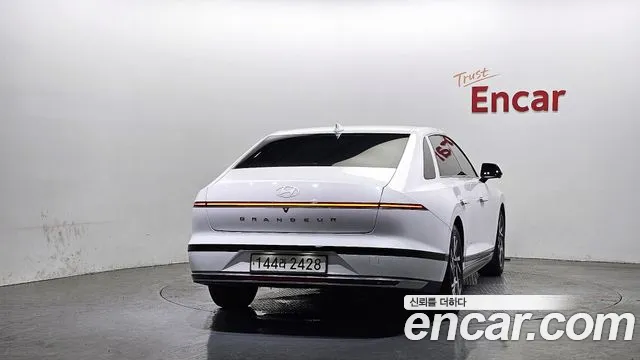 Hyundai Grandeur Grandeur (GN7) 2.5 Бензин 2WD — Фото автомобиля 4