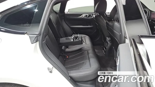 BMW i4 — Фото автомобиля 11