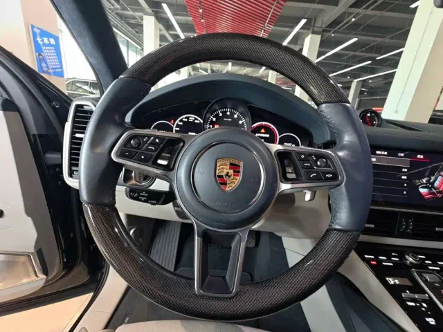 Porsche Cayenne — Фото автомобиля 22