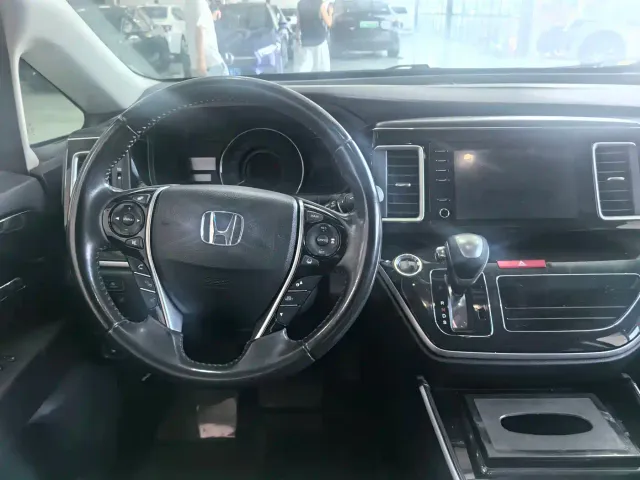 Honda Elysion — Фото автомобиля 17