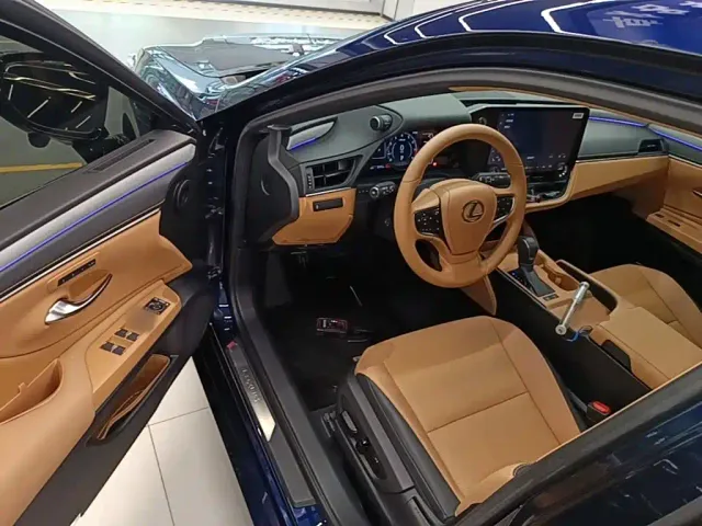 Lexus ES — Фото автомобиля 15