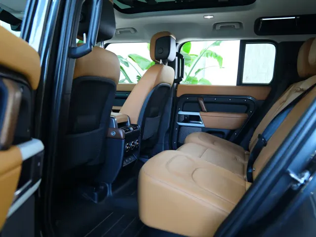Land Rover Defender — Фото автомобиля 18