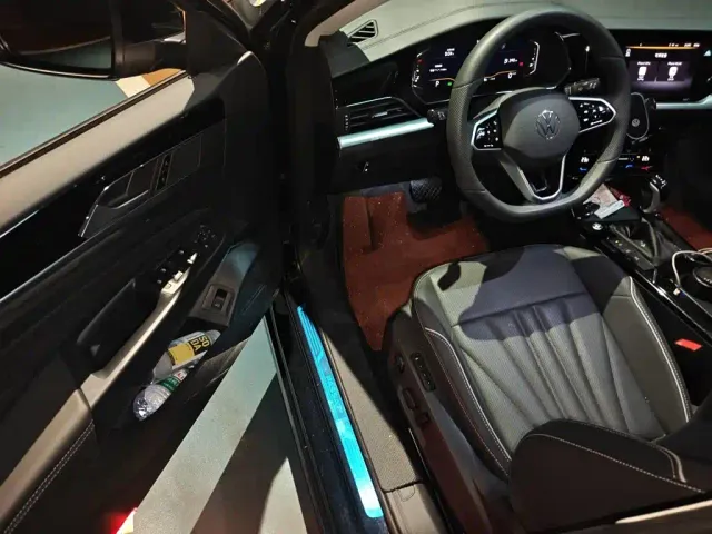 Volkswagen Passat — Фото автомобиля 12