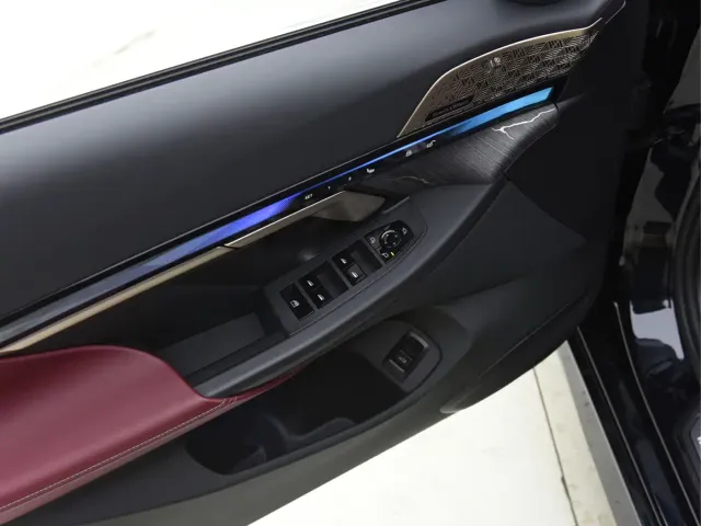 BMW 5 Series — Фото автомобиля 11