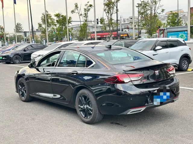 Buick Regal — Фото автомобиля 8