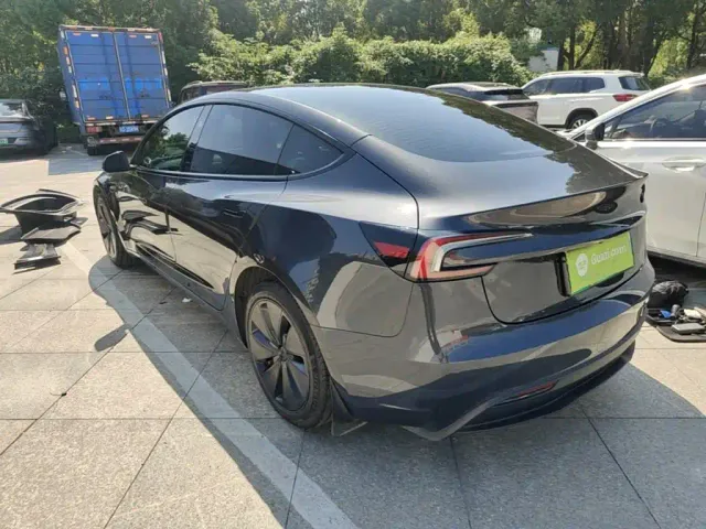 Tesla Model 3 — Фото автомобиля 4