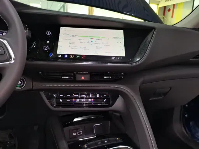 Buick Envision Plus — Фото автомобиля 12