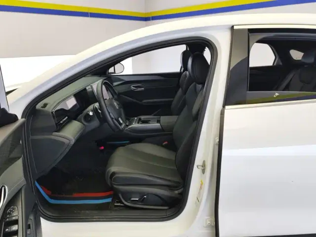 BYD Qin L — Фото автомобиля 9