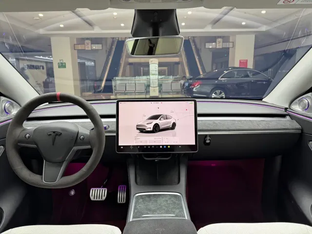 Tesla Model Y — Фото автомобиля 11