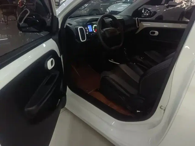 Roewe Clever — Фото автомобиля 15