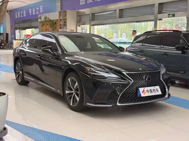Lexus LS — Фото автомобиля 3