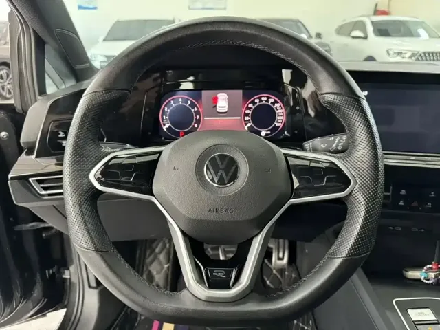 Volkswagen Golf — Фото автомобиля 10