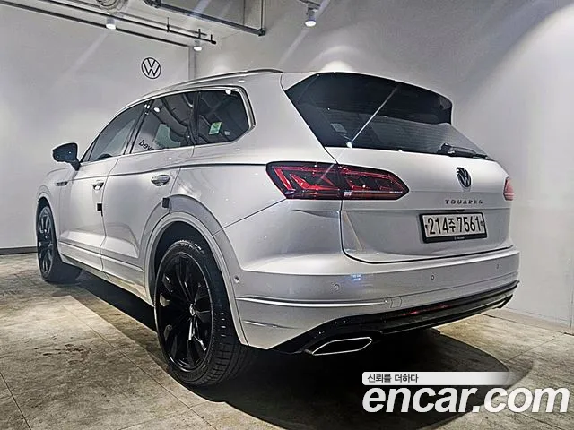 Фотография автомобиля — Volkswagen Touareg