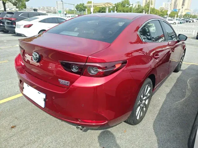Mazda Axela — Фото автомобиля 6