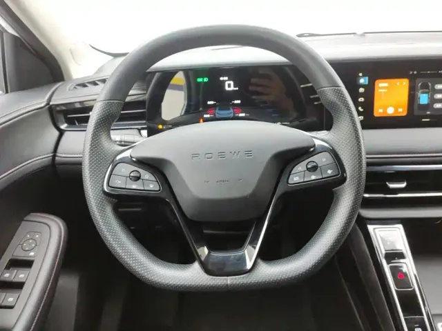 Roewe i5 — Фото автомобиля 15