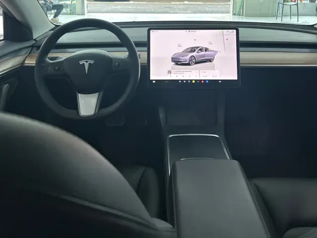 Tesla Model 3 — Фото автомобиля 11