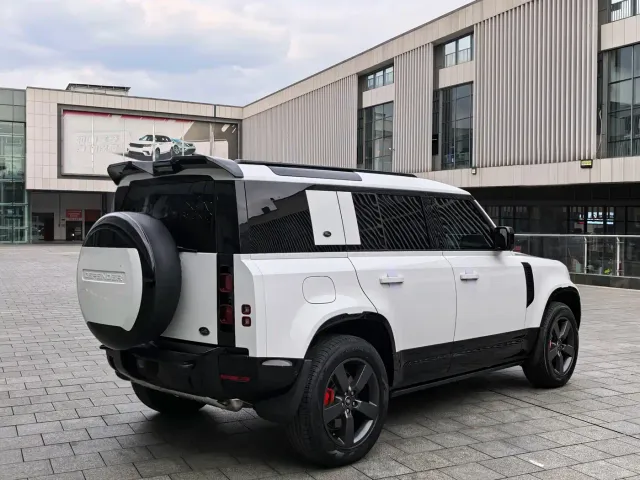 Land Rover Defender — Фото автомобиля 5