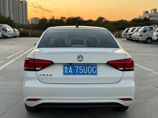 Volkswagen Lavida — Фото автомобиля 4