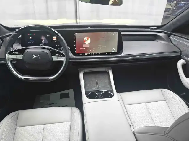 Xpeng P7 — Фото автомобиля 10