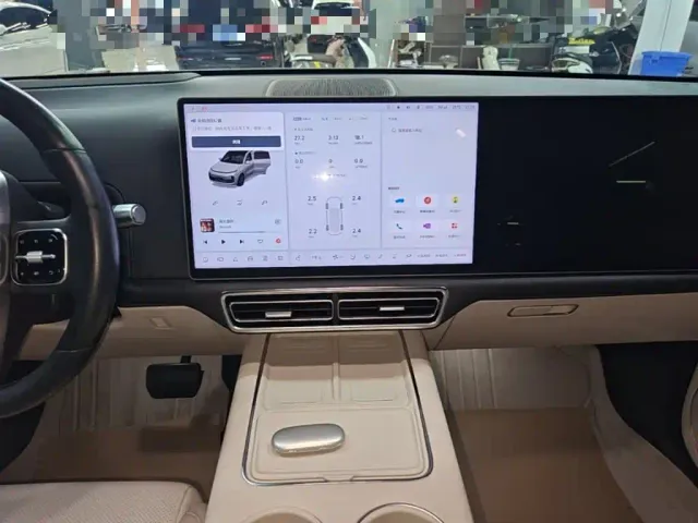 Li Auto L8 — Фото автомобиля 12