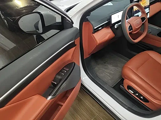 Dongfeng eπ 008 — Фото автомобиля 15