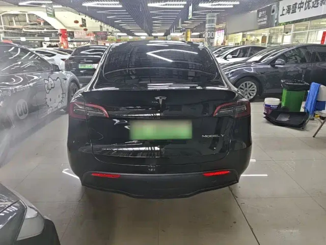 Tesla Model Y — Фото автомобиля 5