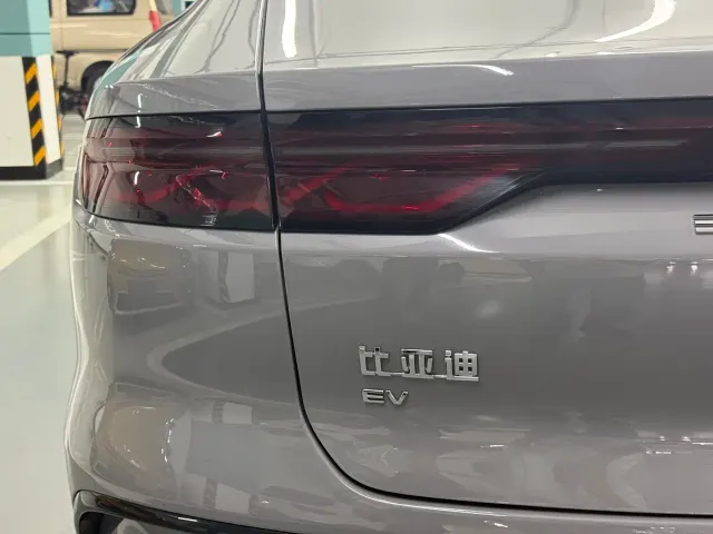 BYD Han 2025 Model EV 701KM LiDAR Smart Driving Version — Фото автомобиля 6