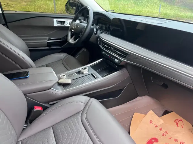 Ford Explorer — Фото автомобиля 11