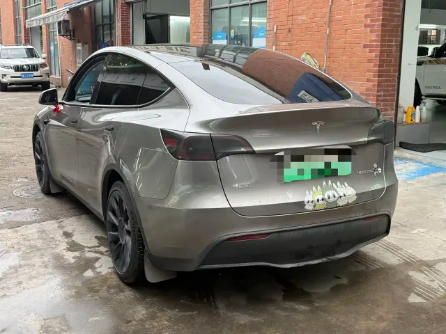 Tesla Model Y — Фото автомобиля 11