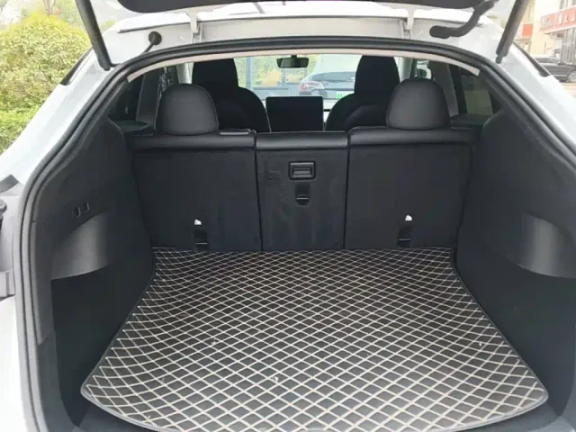 Tesla Model Y — Фото автомобиля 18