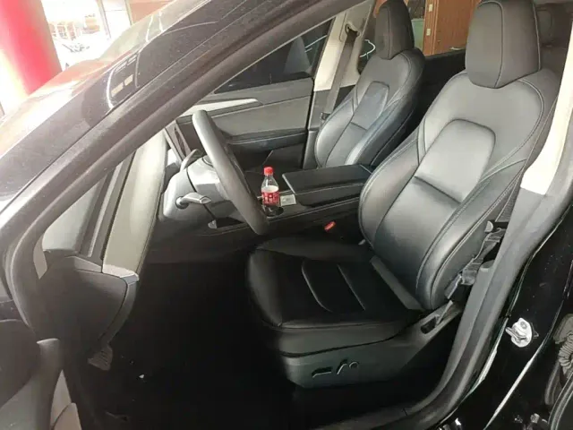Tesla Model Y — Фото автомобиля 14