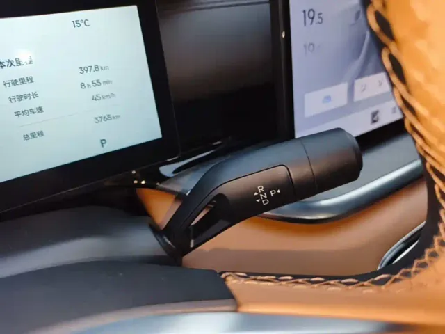 Geely Galaxy Stellar 6 — Фото автомобиля 13
