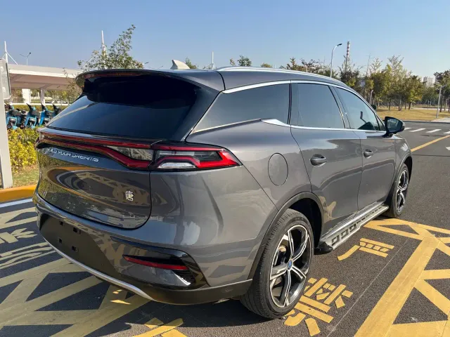 BYD Tang — Фото автомобиля 10