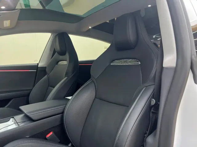 Tesla Model 3 — Фото автомобиля 7
