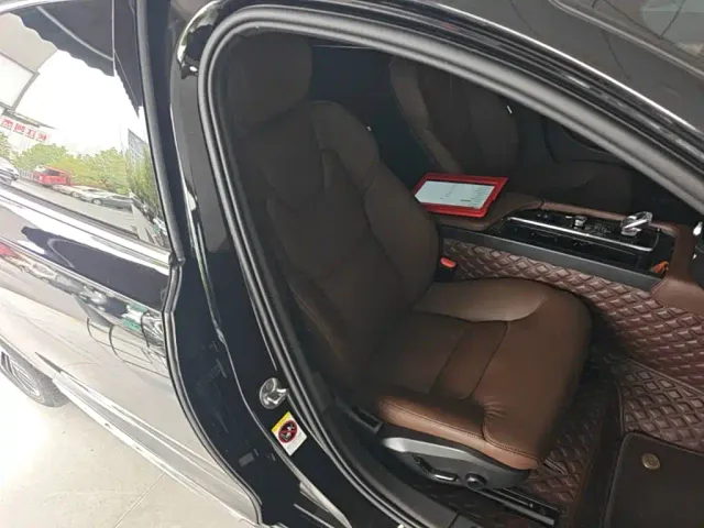 Volvo S90 — Фото автомобиля 24