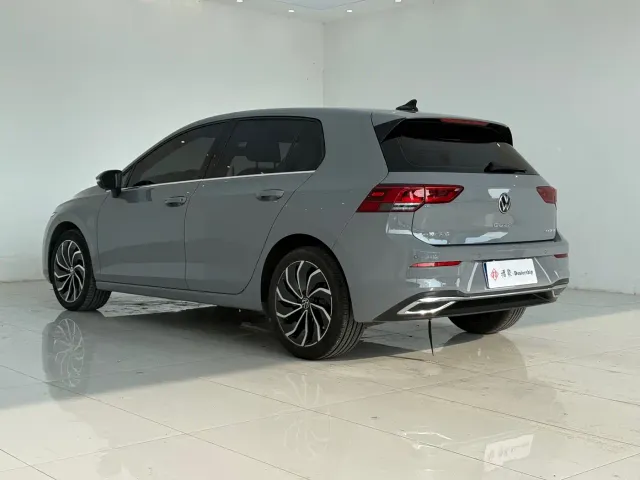 Volkswagen Golf — Фото автомобиля 7