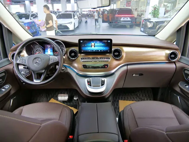 Mercedes-Benz V-Class — Фото автомобиля 13