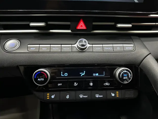 Hyundai Elantra — Фото автомобиля 14